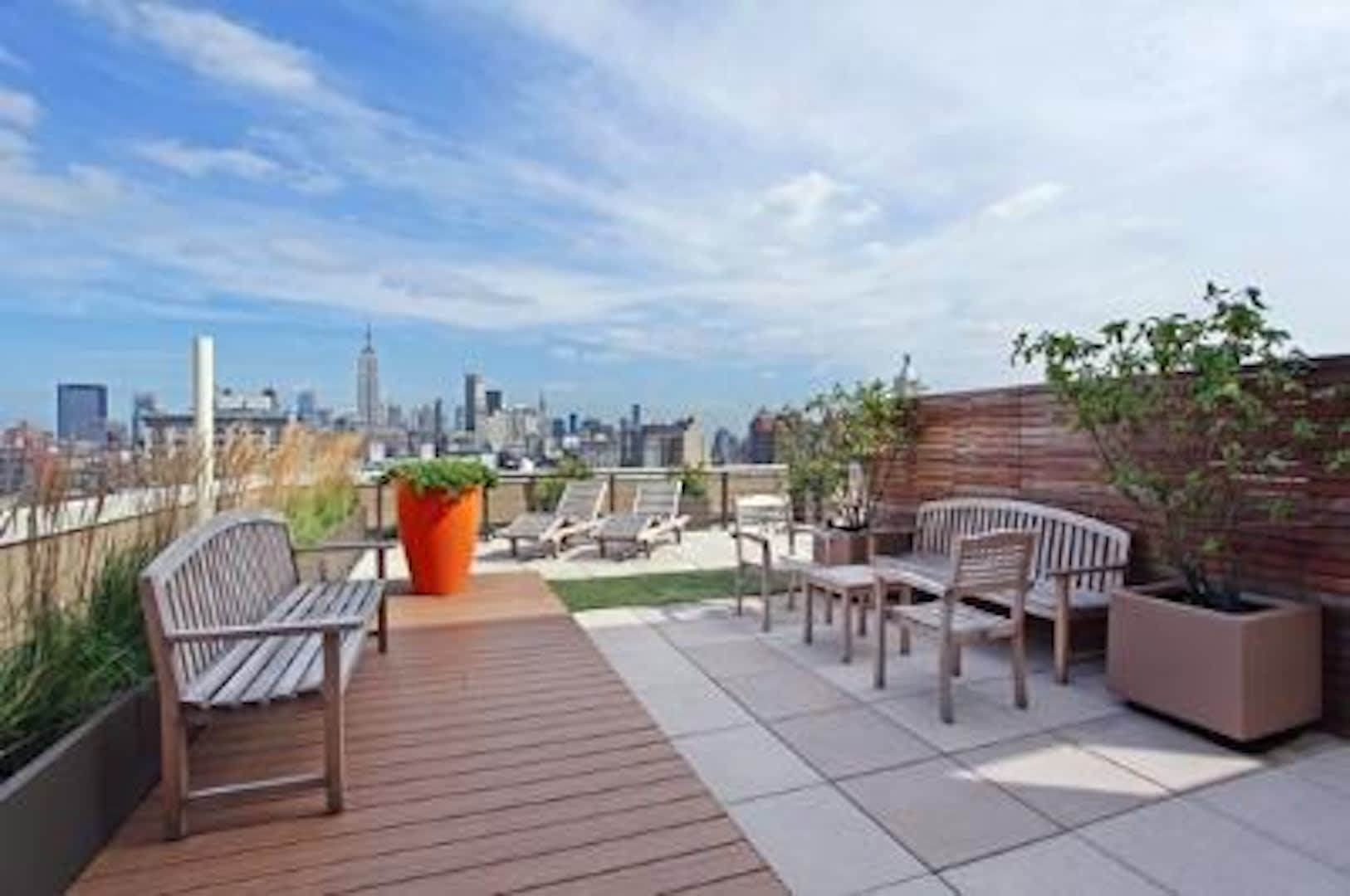 20 E 9th St #25F
