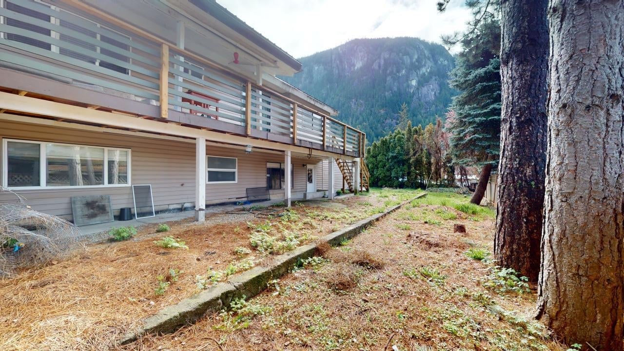 1980 Spruce Dr