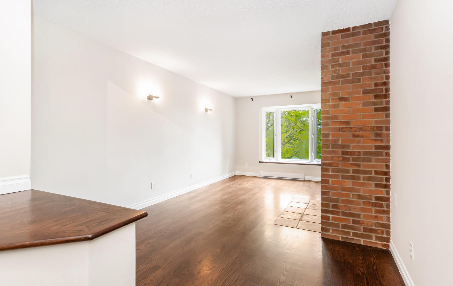 1308 Valerie Cres