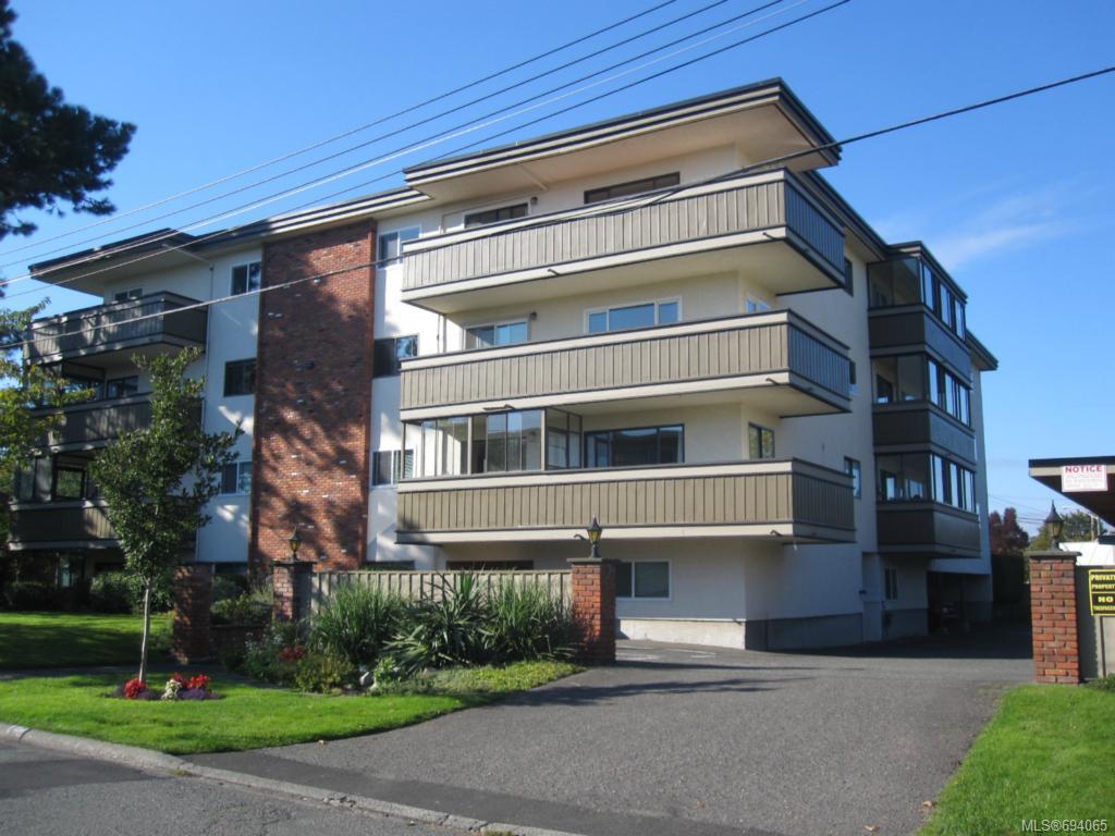 304-2535 Cadboro Bay Rd