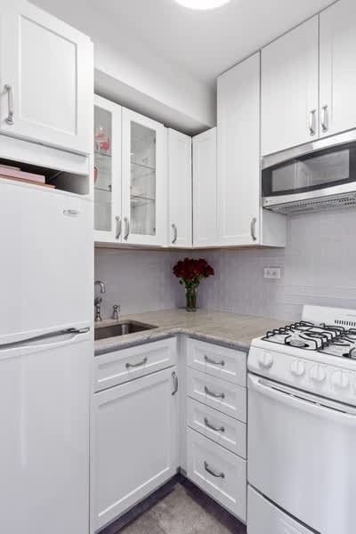 235 E 57th St Unit 17A