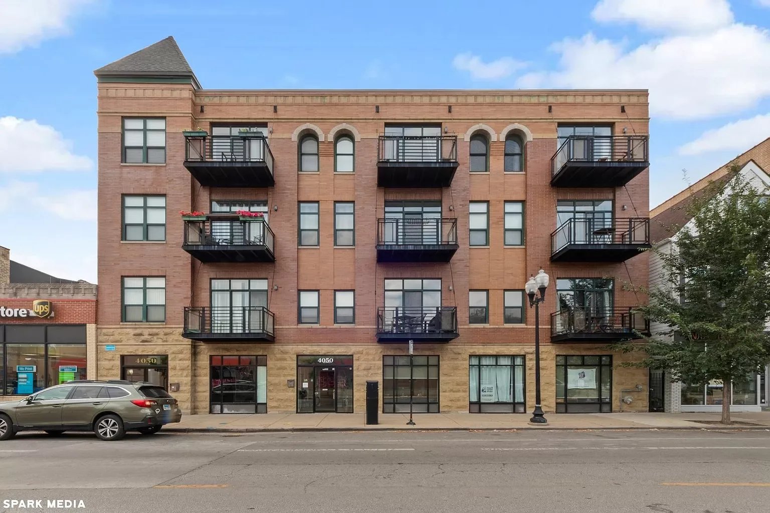 4050 N Lincoln Ave #201