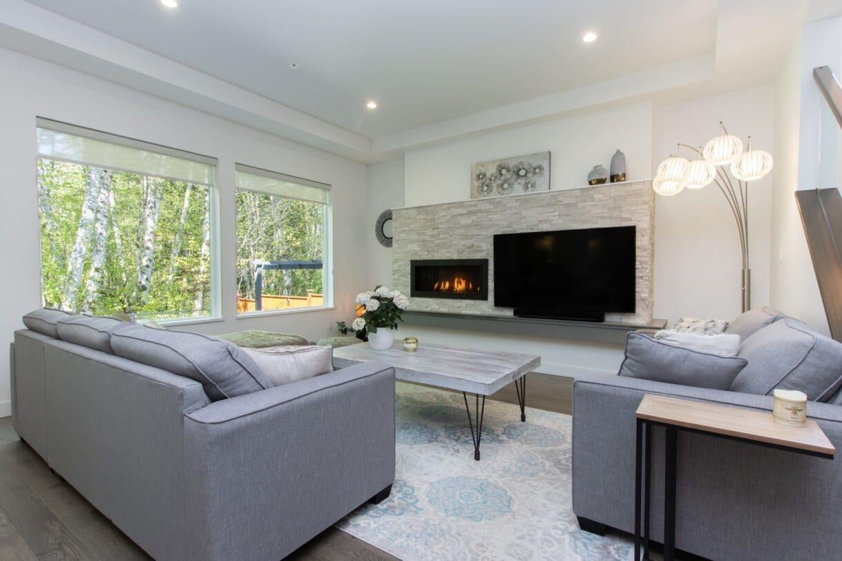 39253 Falcon Cres