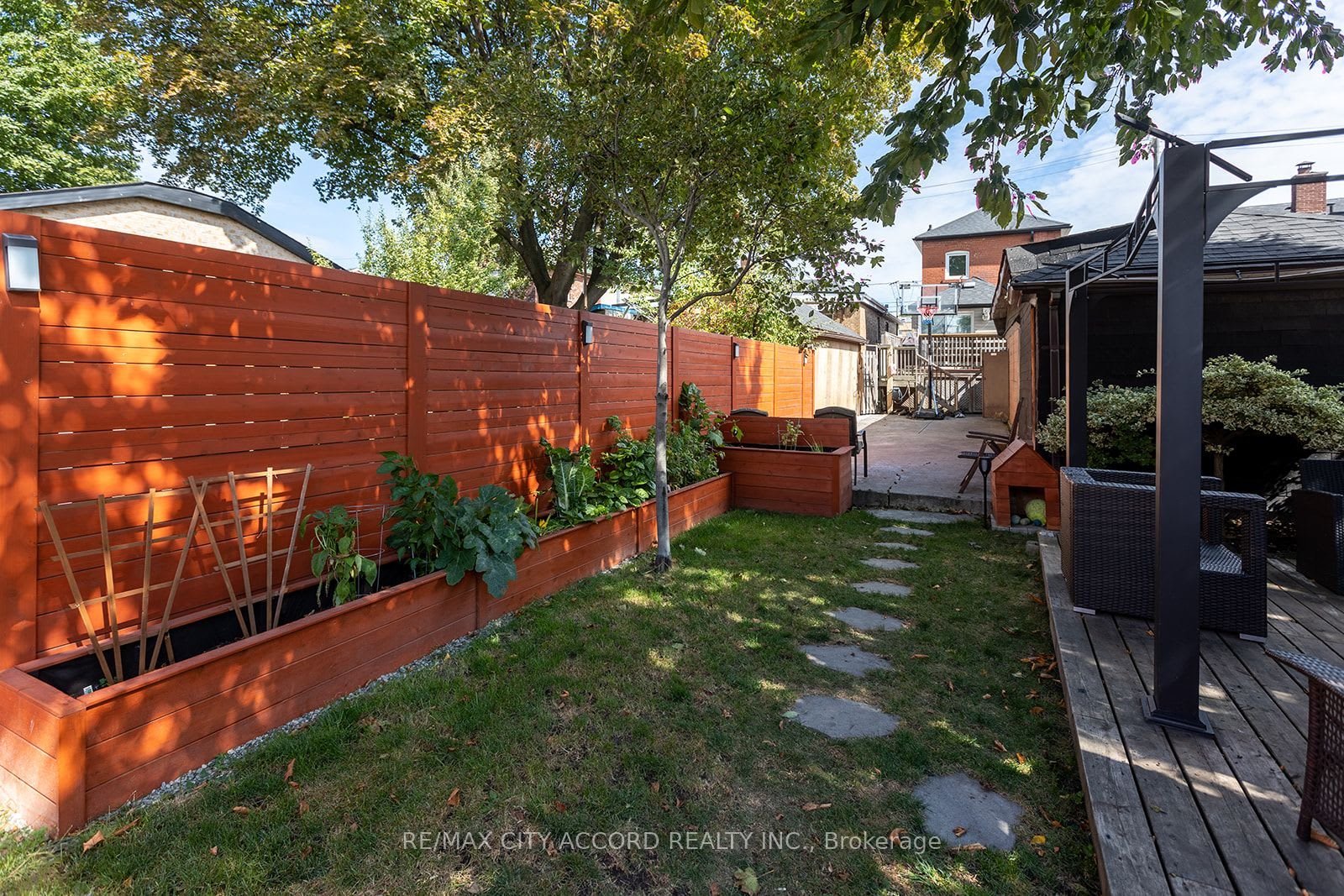 44 Bicknell Ave