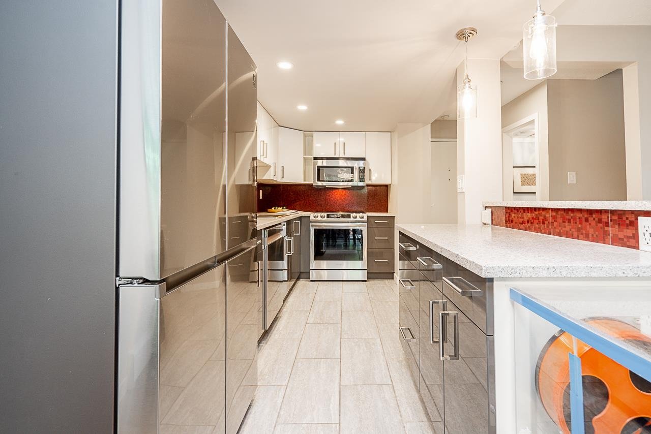 122-1040 King Albert Ave