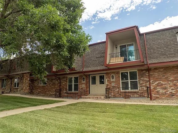1120 Dexter St