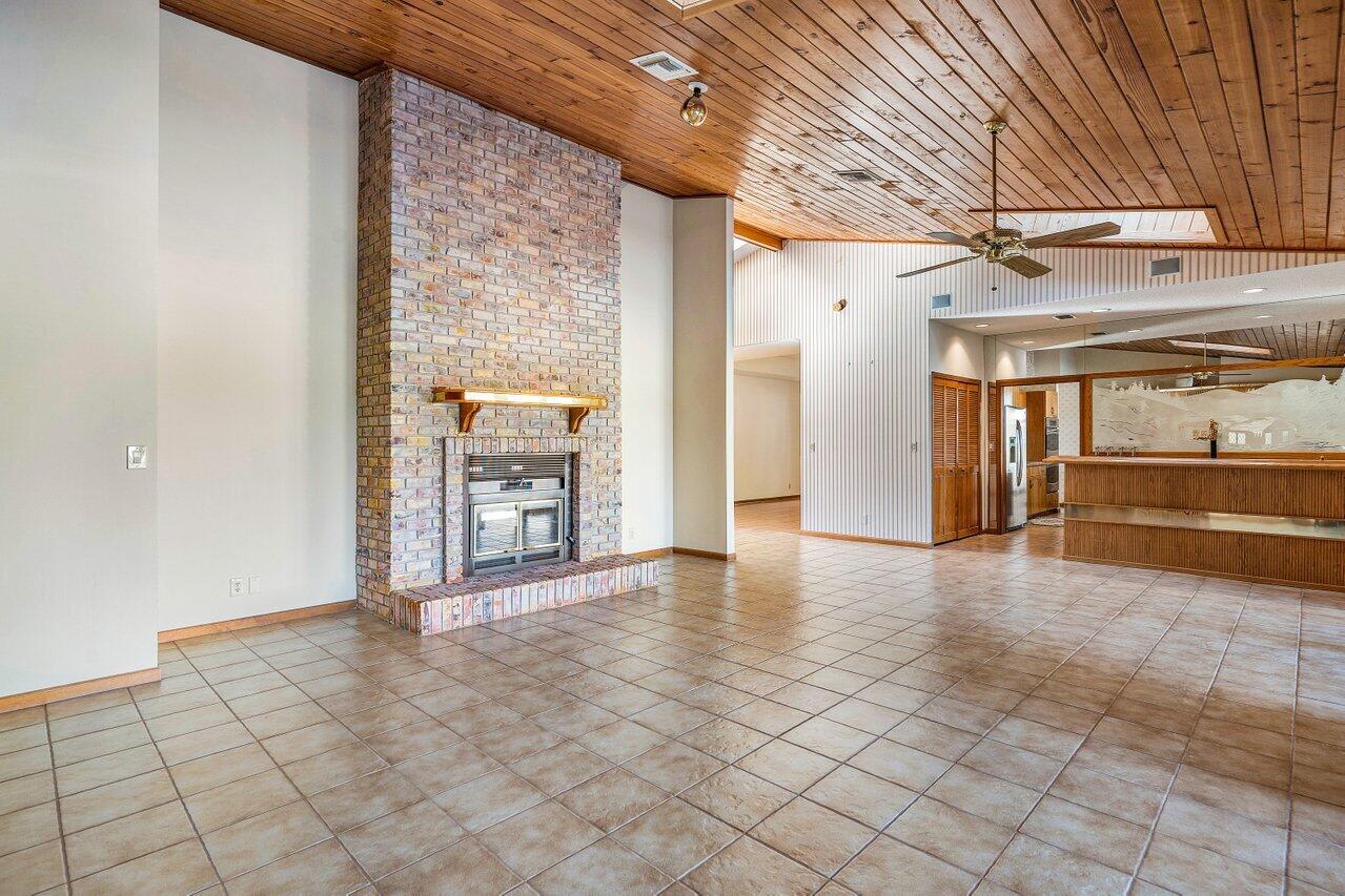 8000 NW 47th Dr