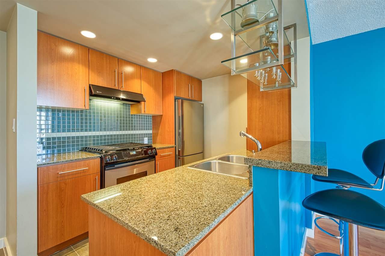 2207-583 Beach Cres