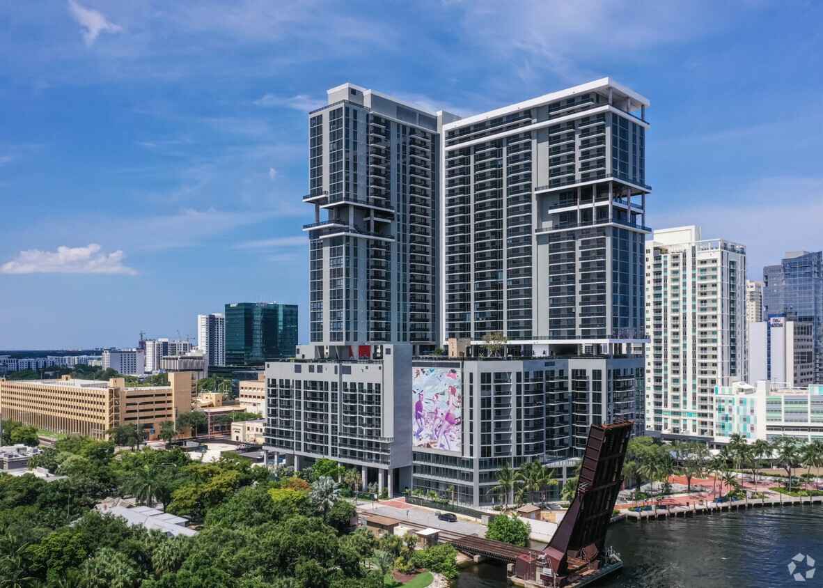 301 SW 1st Ave, Apt 1414 
