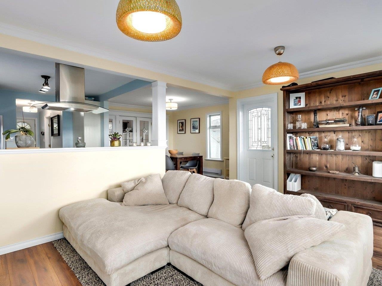 225 W 5th St