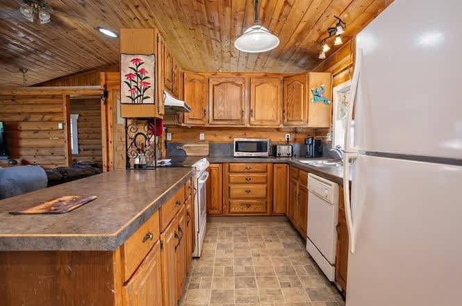 6010 Pleasant Hollow Trail