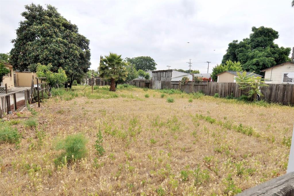 Locust St (Lot near 970-972 Locust St)