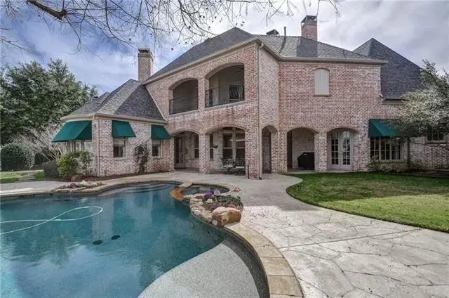 3016 Shelton Way