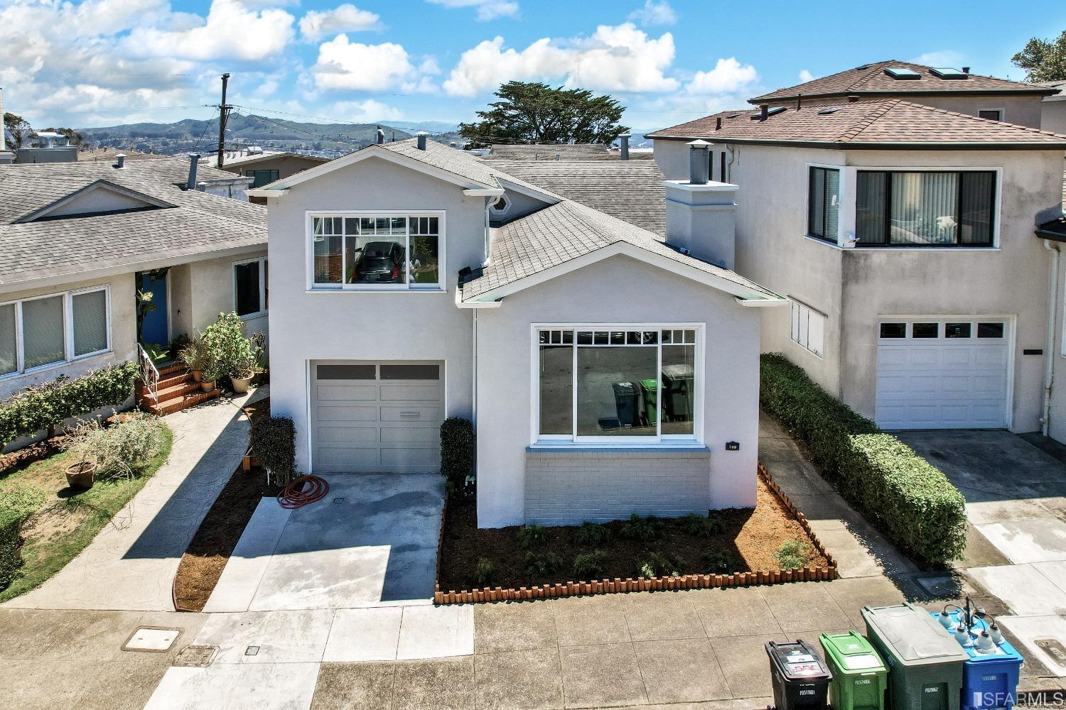 180 Robinhood Dr
