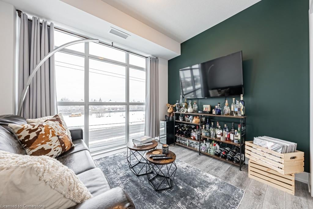 450 Dundas St E Unit: 302