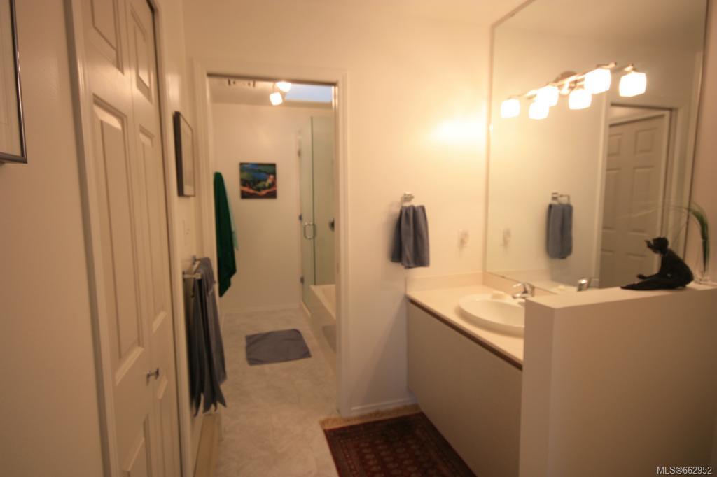 8-216 Russell St
