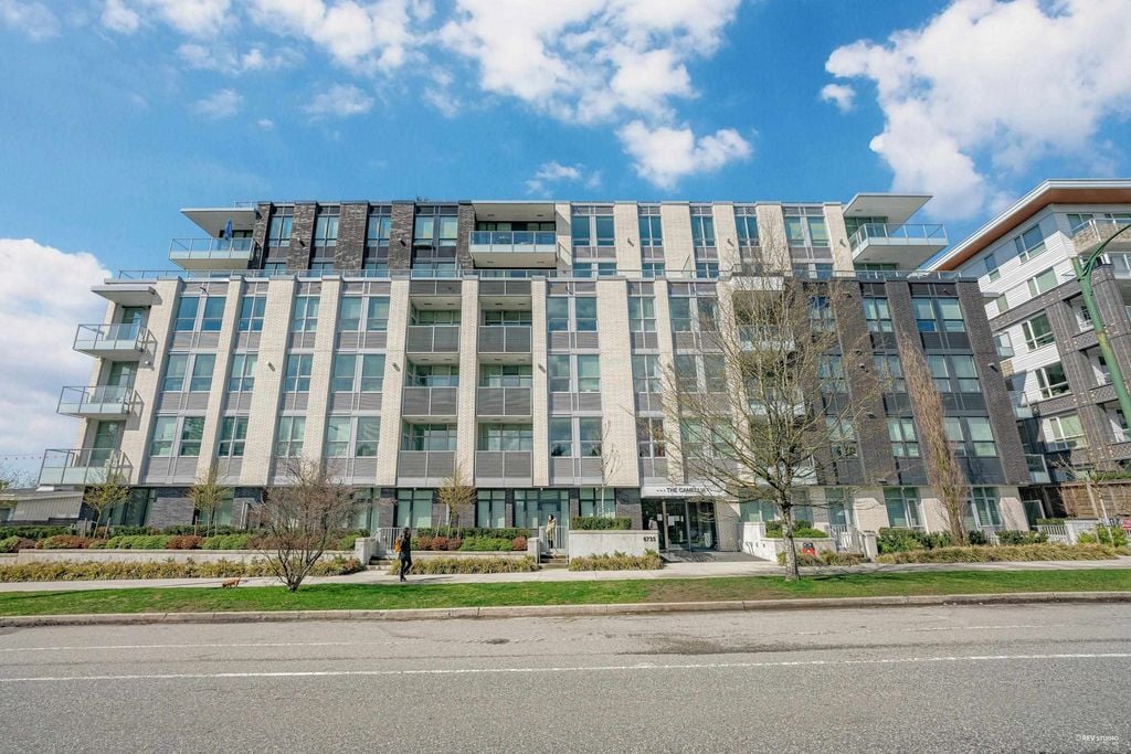 6733 Cambie St, #501