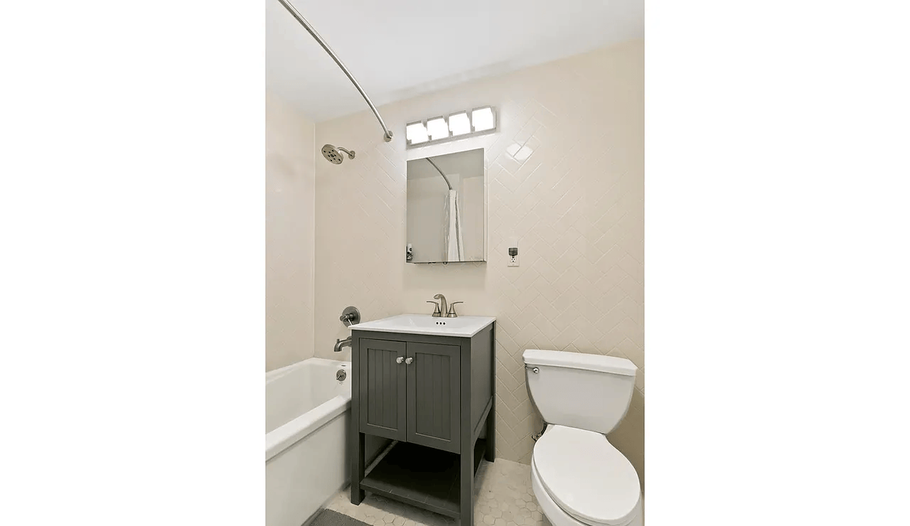 593 17th Street #4B