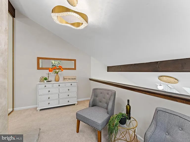 1 Bronwood Dr, Voorhees, NJ 08043