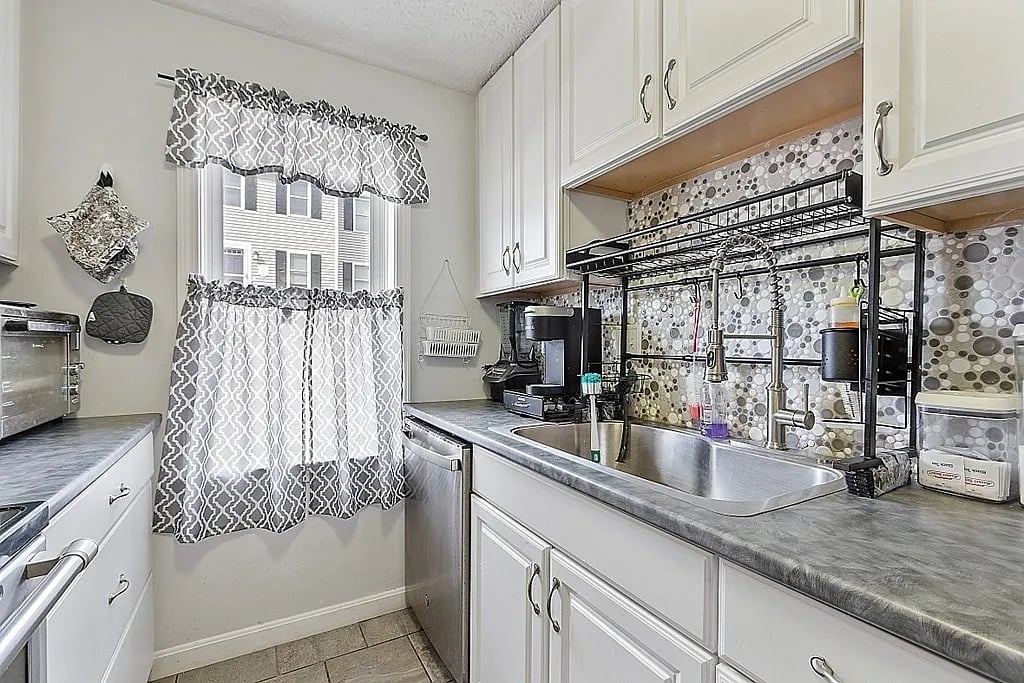 53 Olde Colonial Dr, APT 6