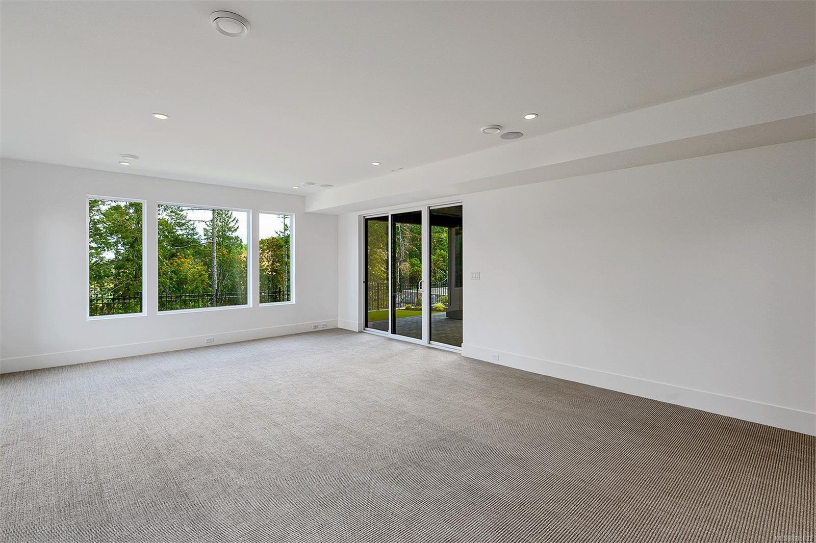 2046 Pinehurst Terr