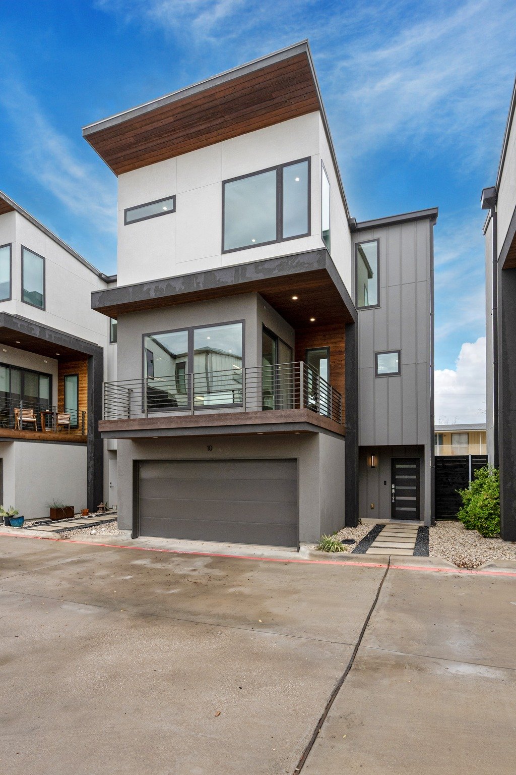 Modern Brentwood Home