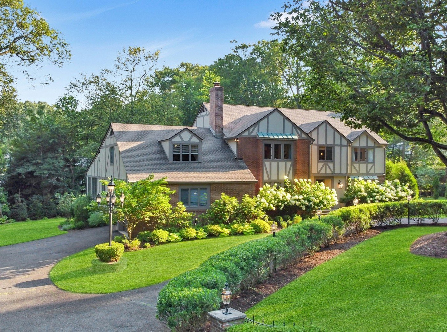 9 Deerfield Drive