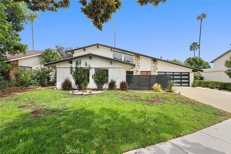 421 Larry Ln