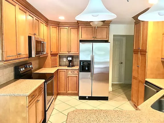 102 Valencia Loop