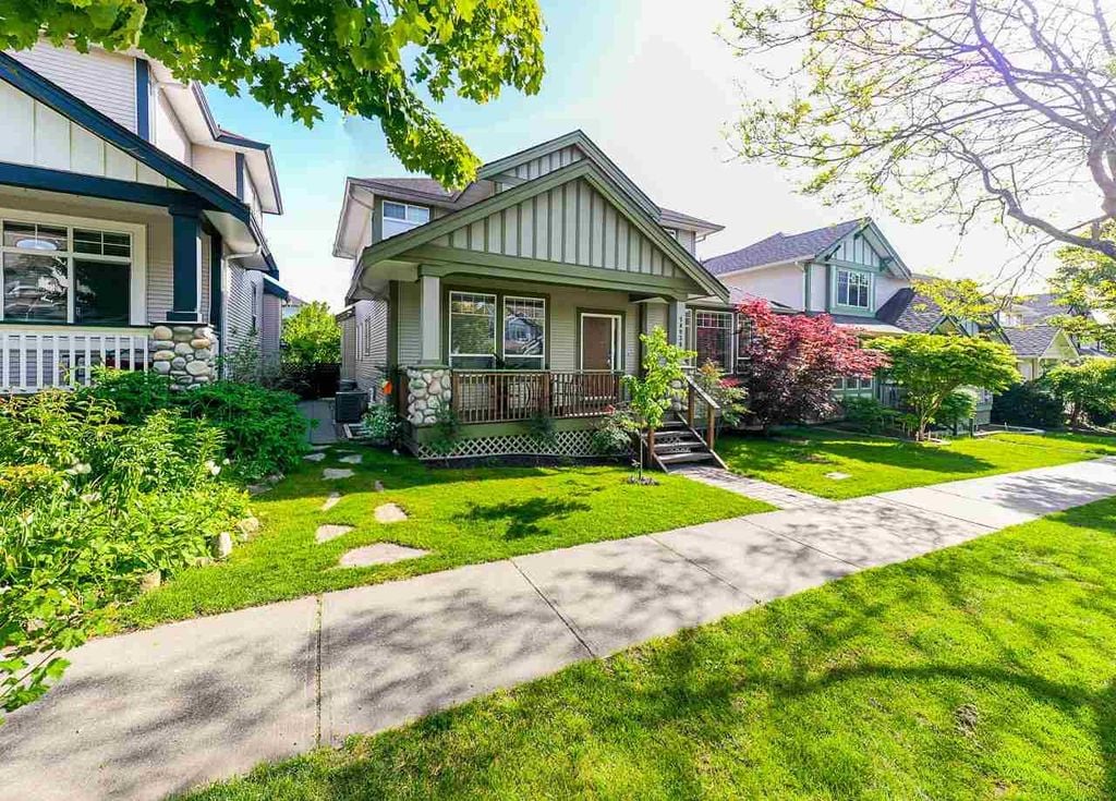 18938 70 Ave