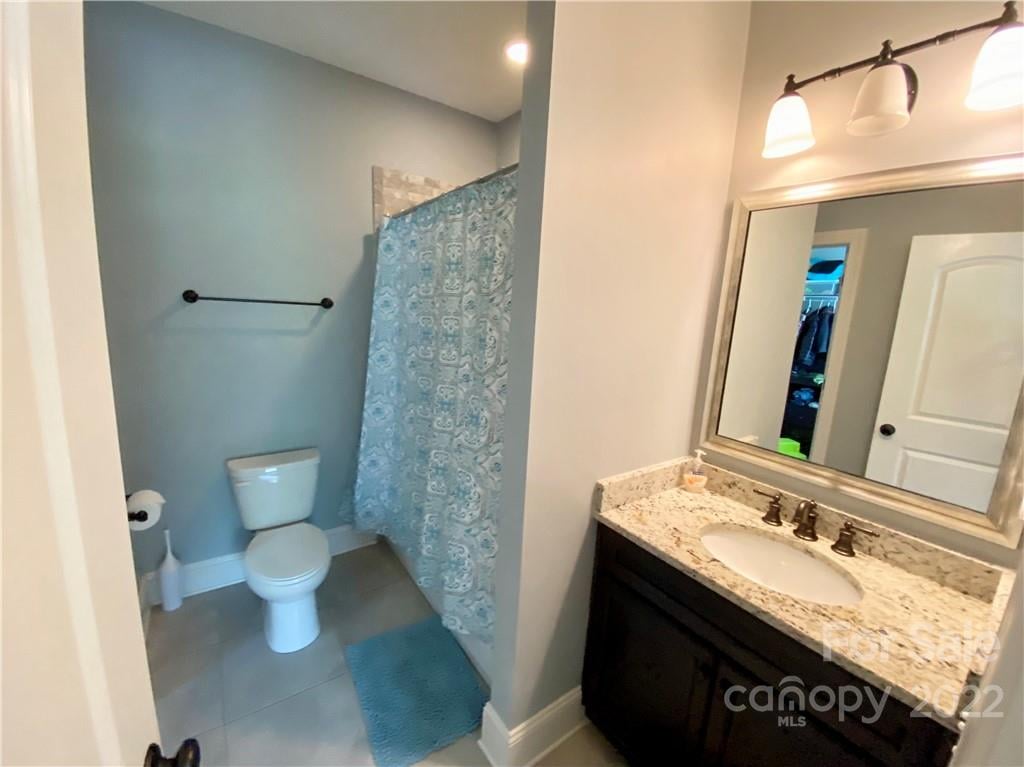 709 Woodcliff Ct