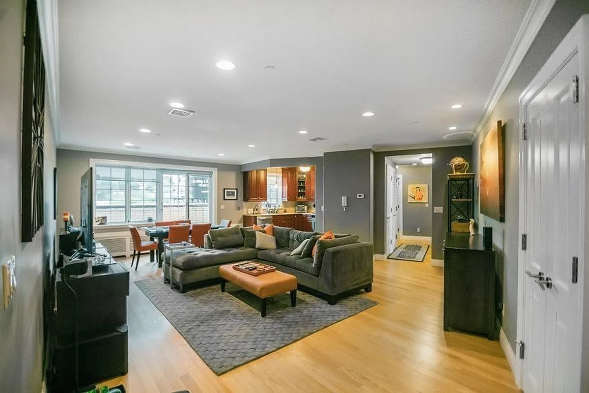153 Bay Street #6E