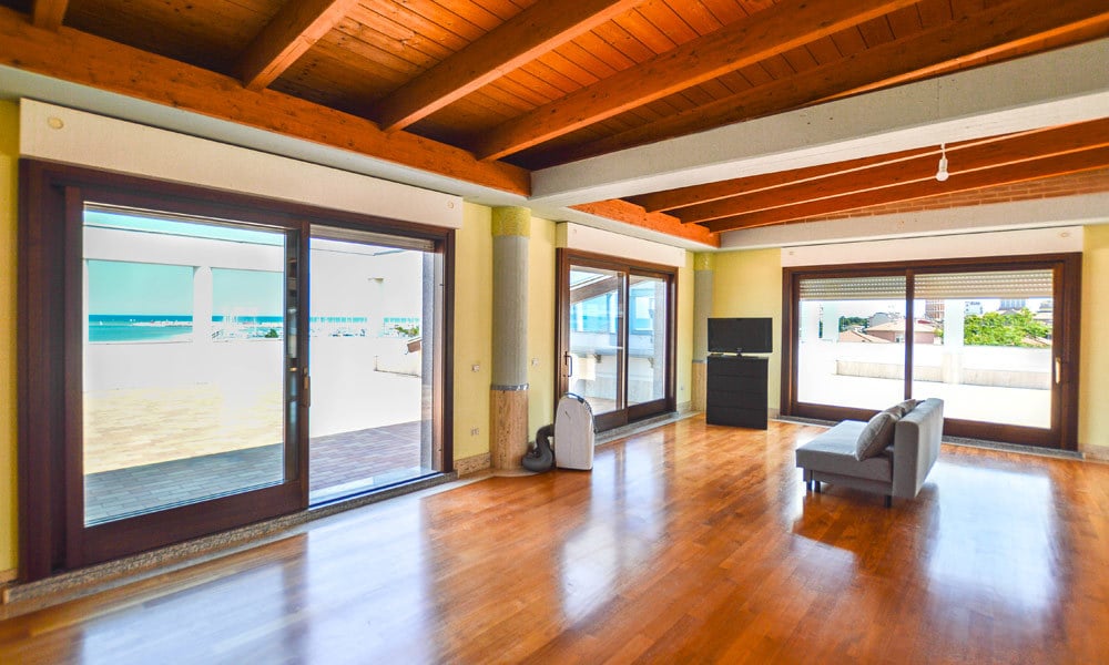 Perfect Penthouse with Panoramic Beachfront Views