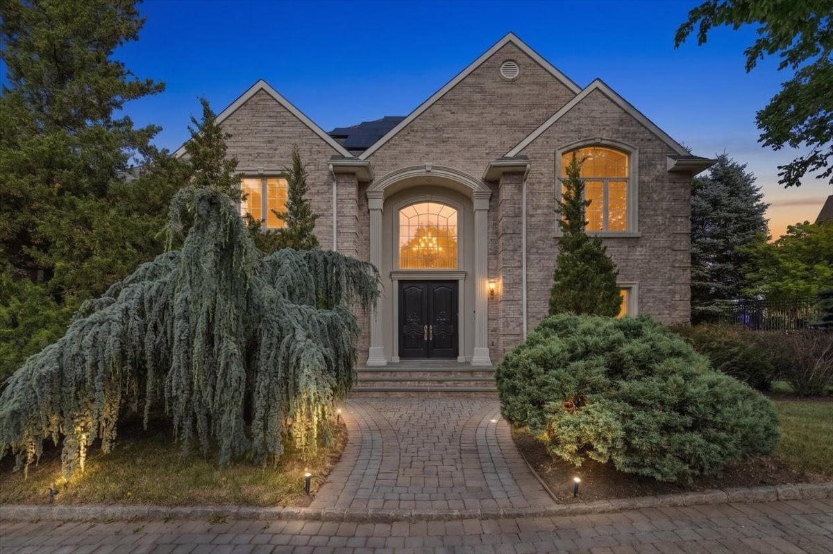 4 Centennial Ct, Totowa, NJ