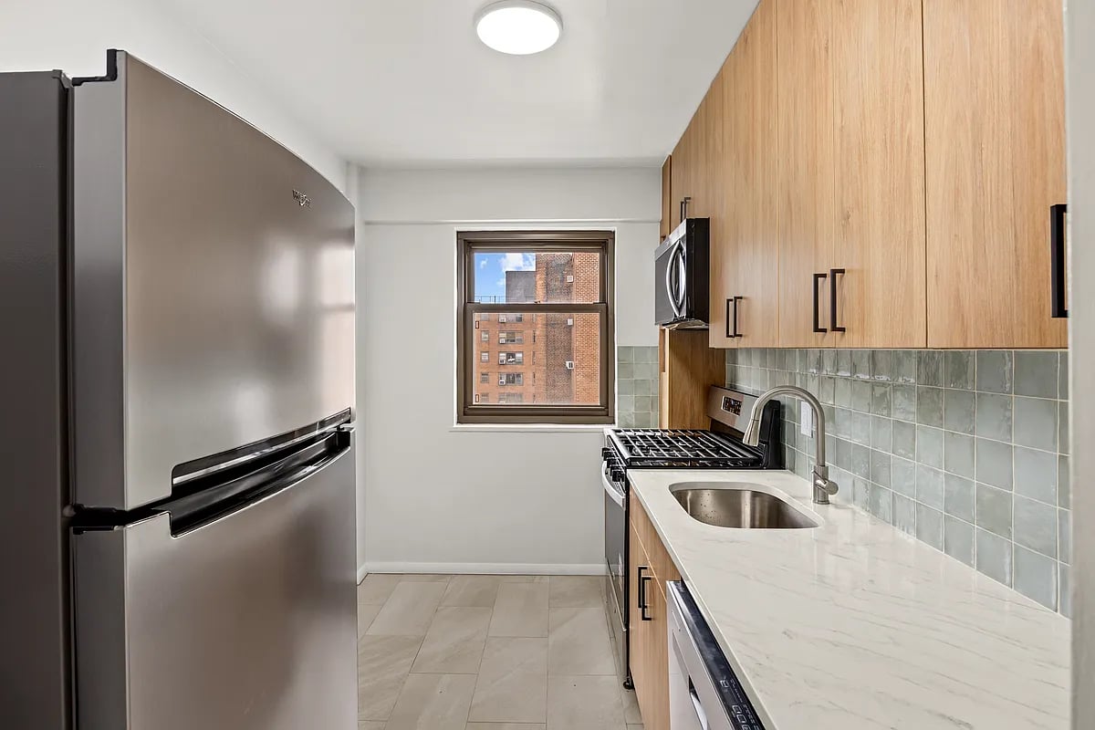 21-66 33rd Road Unit: 12B