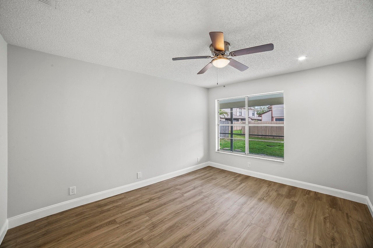 124 Oakwood Dr