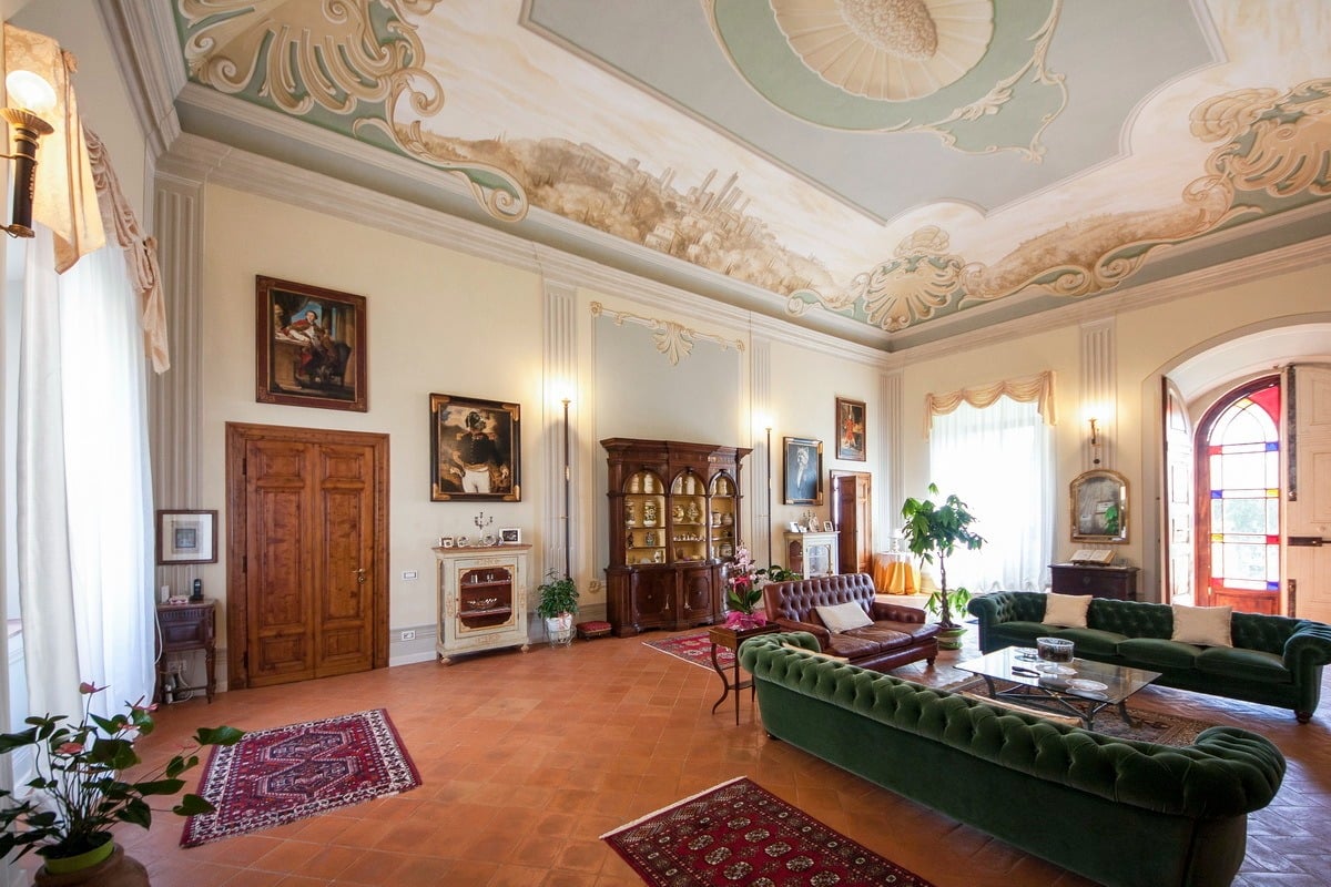 Period Villa Apartment With Private Garden