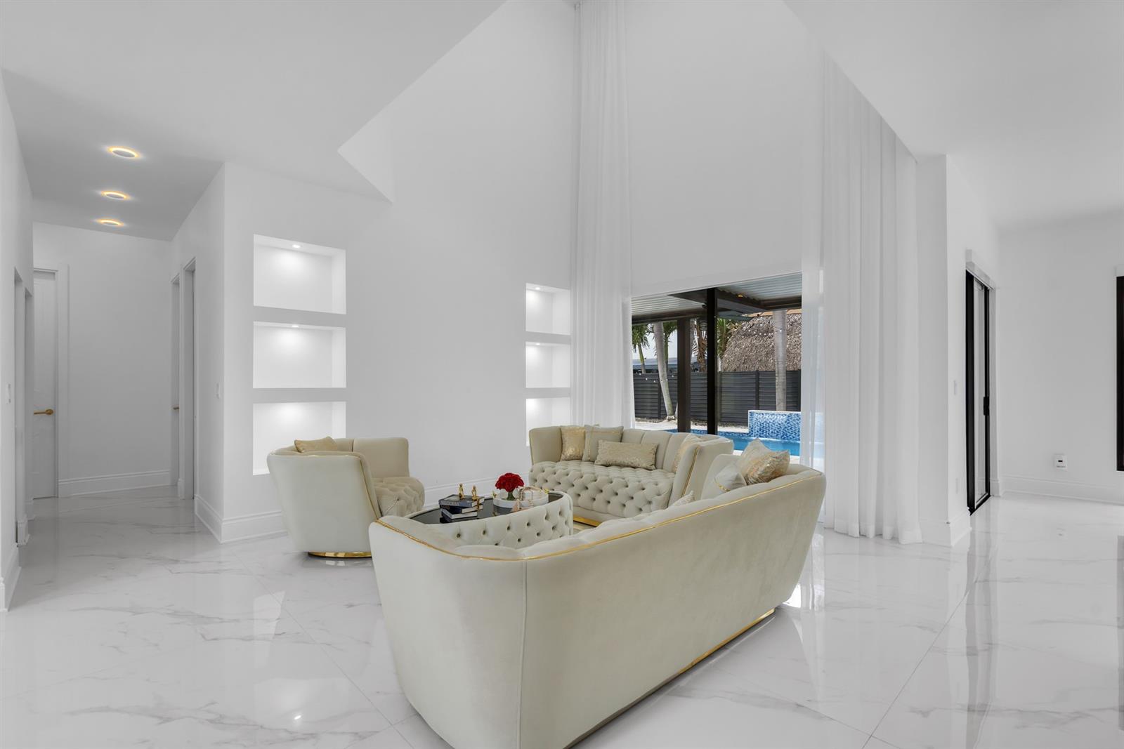 16422 NW 77th Pl MIAMI LAKES, FL 33016