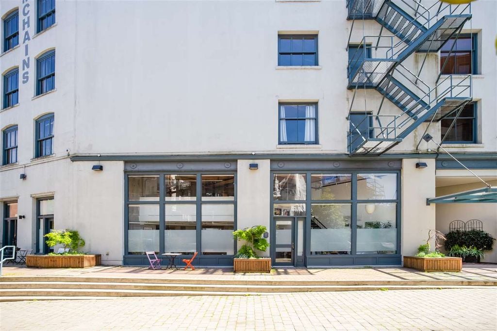 53 E Cordova St