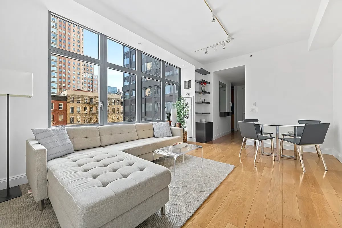 310 W 52nd St, #5A