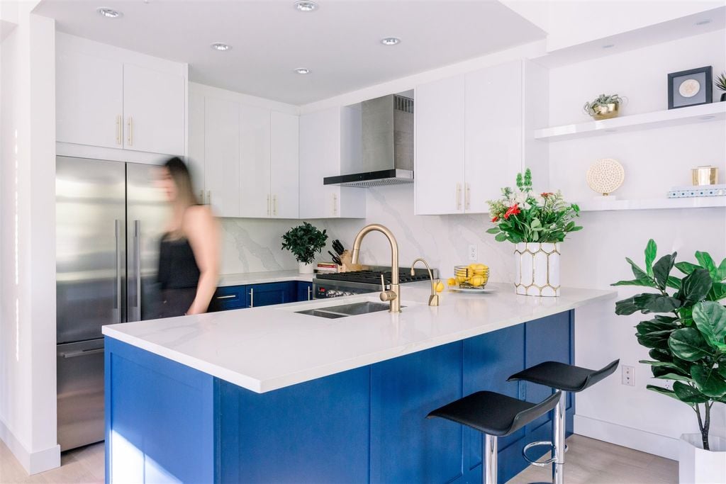 311 W 59th Ave