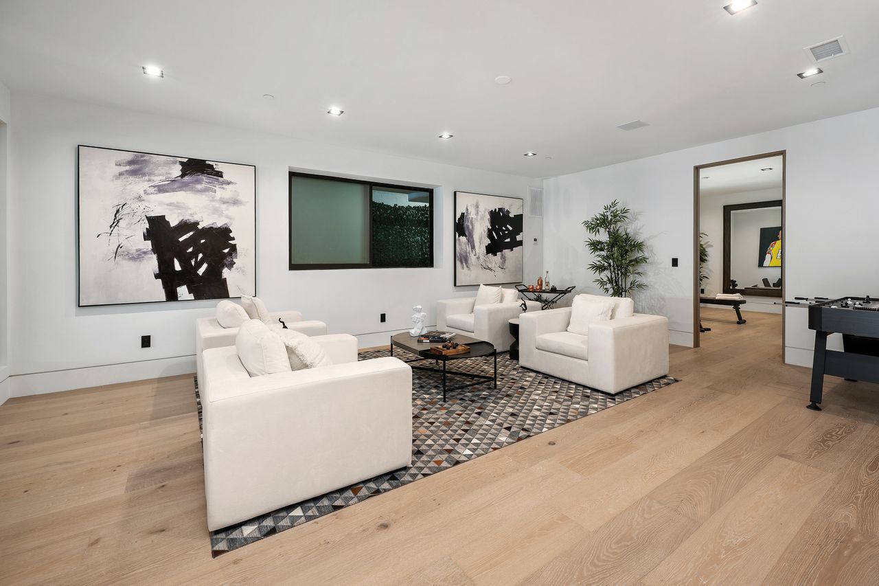 6627 Muirlands Dr, La Jolla, CA 92037