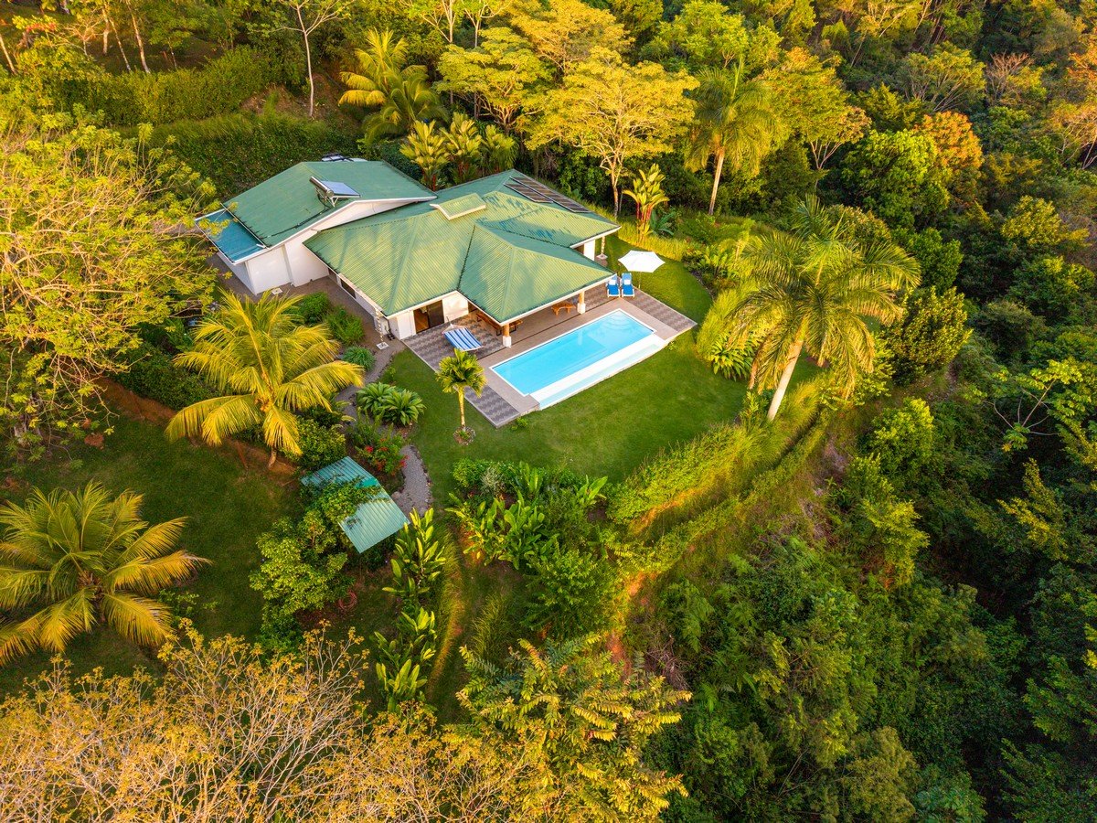  3 Bedroom Stunning Luxury Home Featuring Sweeping Valley & Ocean Views, 5.67 ACRES 
