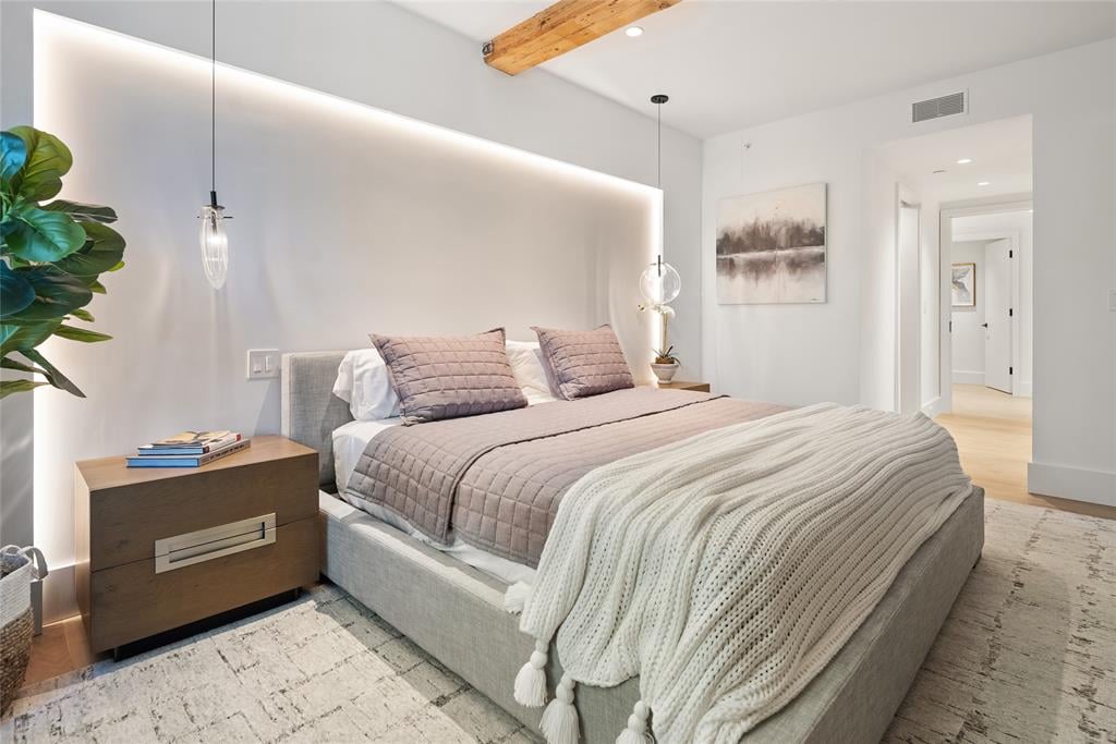 41 Richmondville Avenue Unit: 206