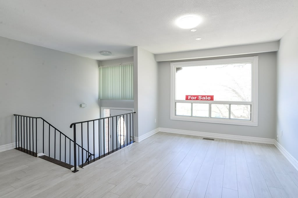 15 Lankin Blvd