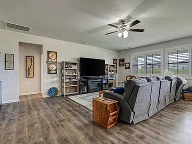 1414 Marigold Dr