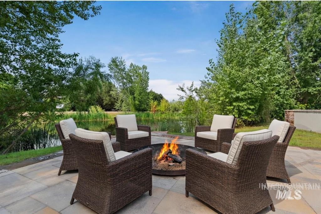 103 S. Alder Ln Eagle, Id. 