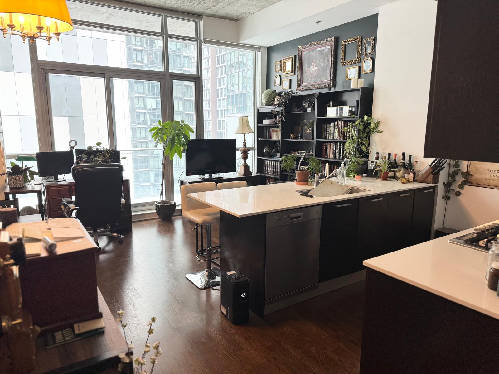 375 King Street W Unit:1605