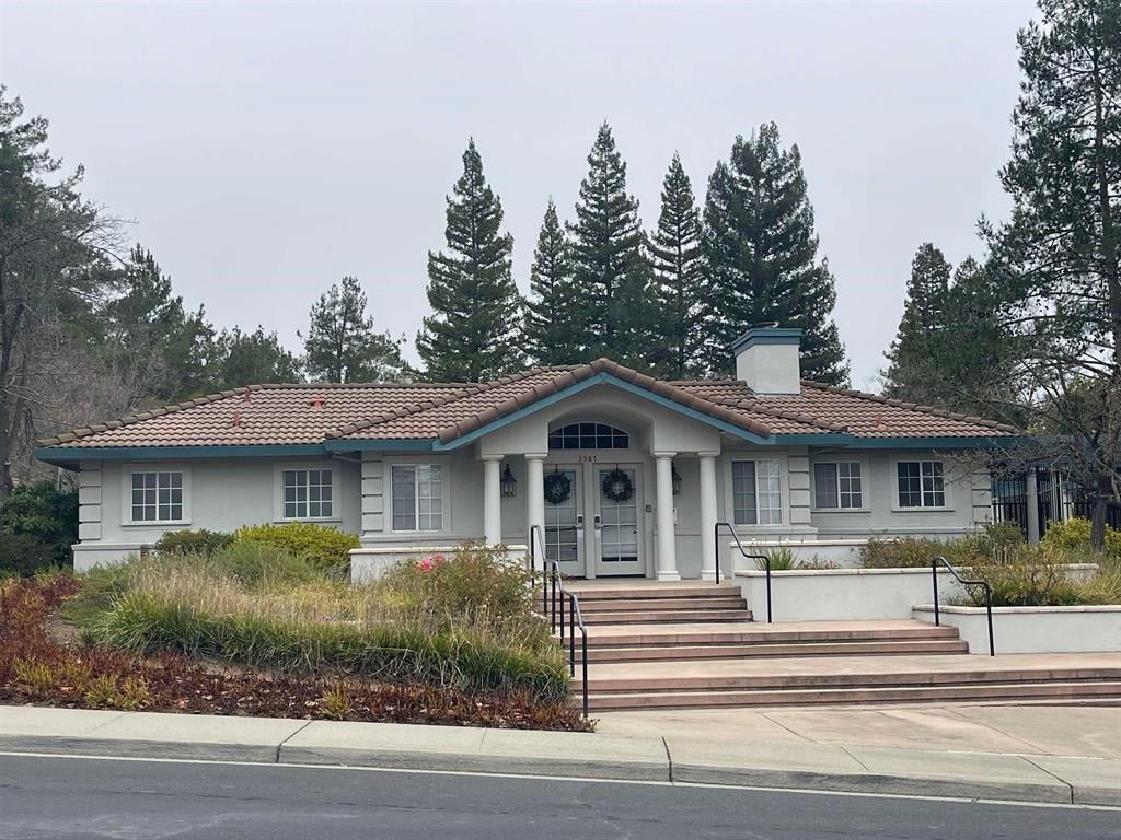 3421 Blackhawk Meadow