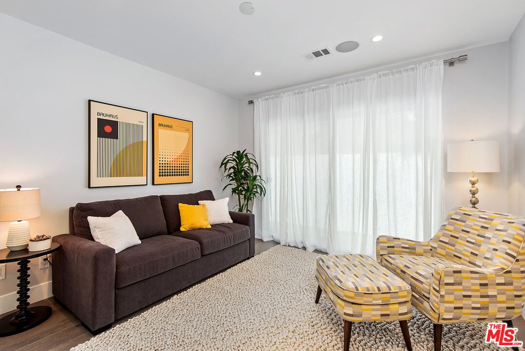 Mount Olympus Dr, 90046